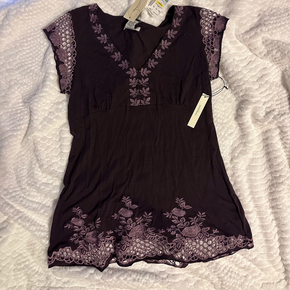 Vertigo Paris Plum embroidered top. NWT.